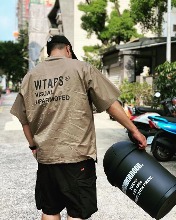 WTAPS  VISUAL UPARMORED 백로고 루즈 반팔 티셔츠